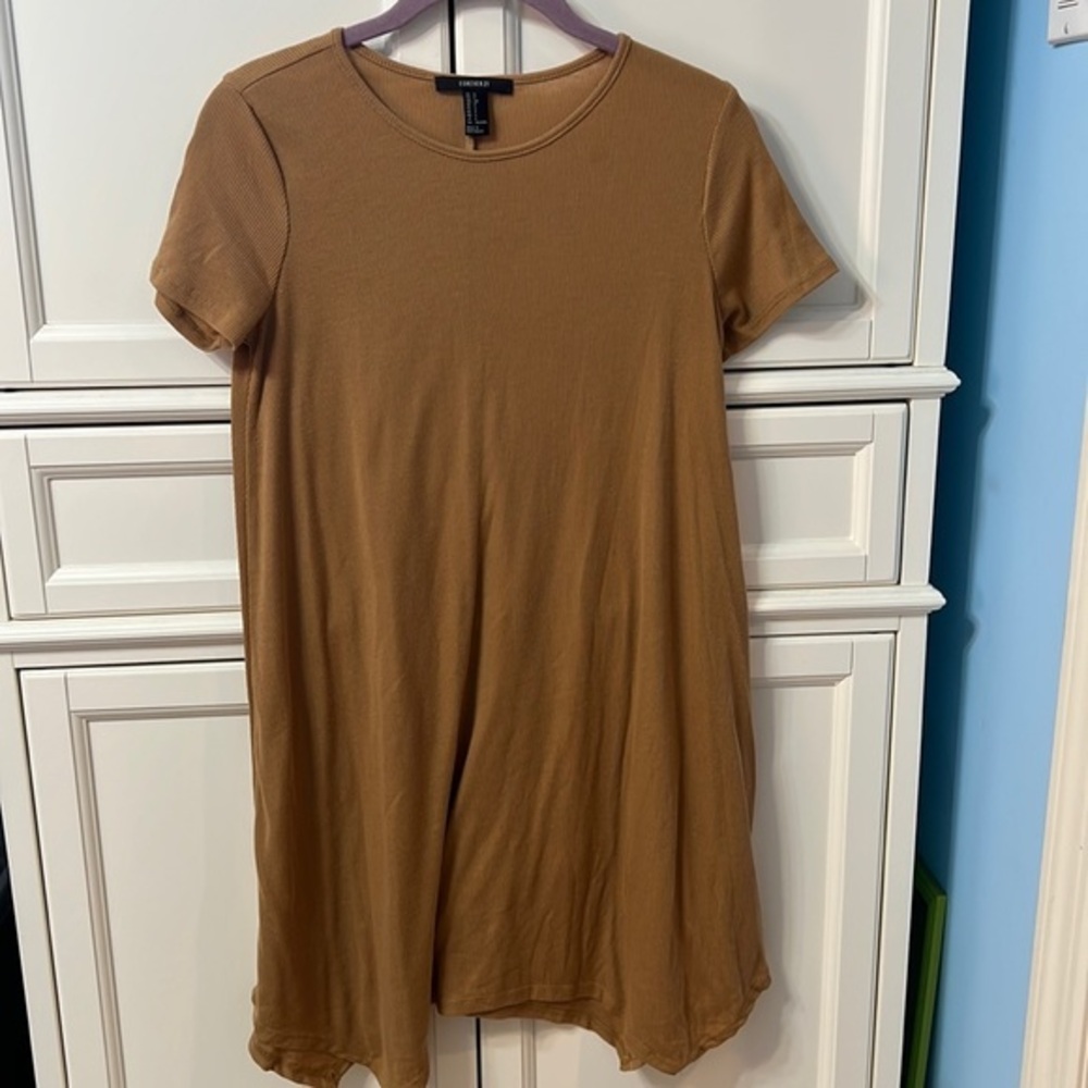 Forever 21 caramel colored t-shirt dress. Very flowy and loose. Woman’s size S!!